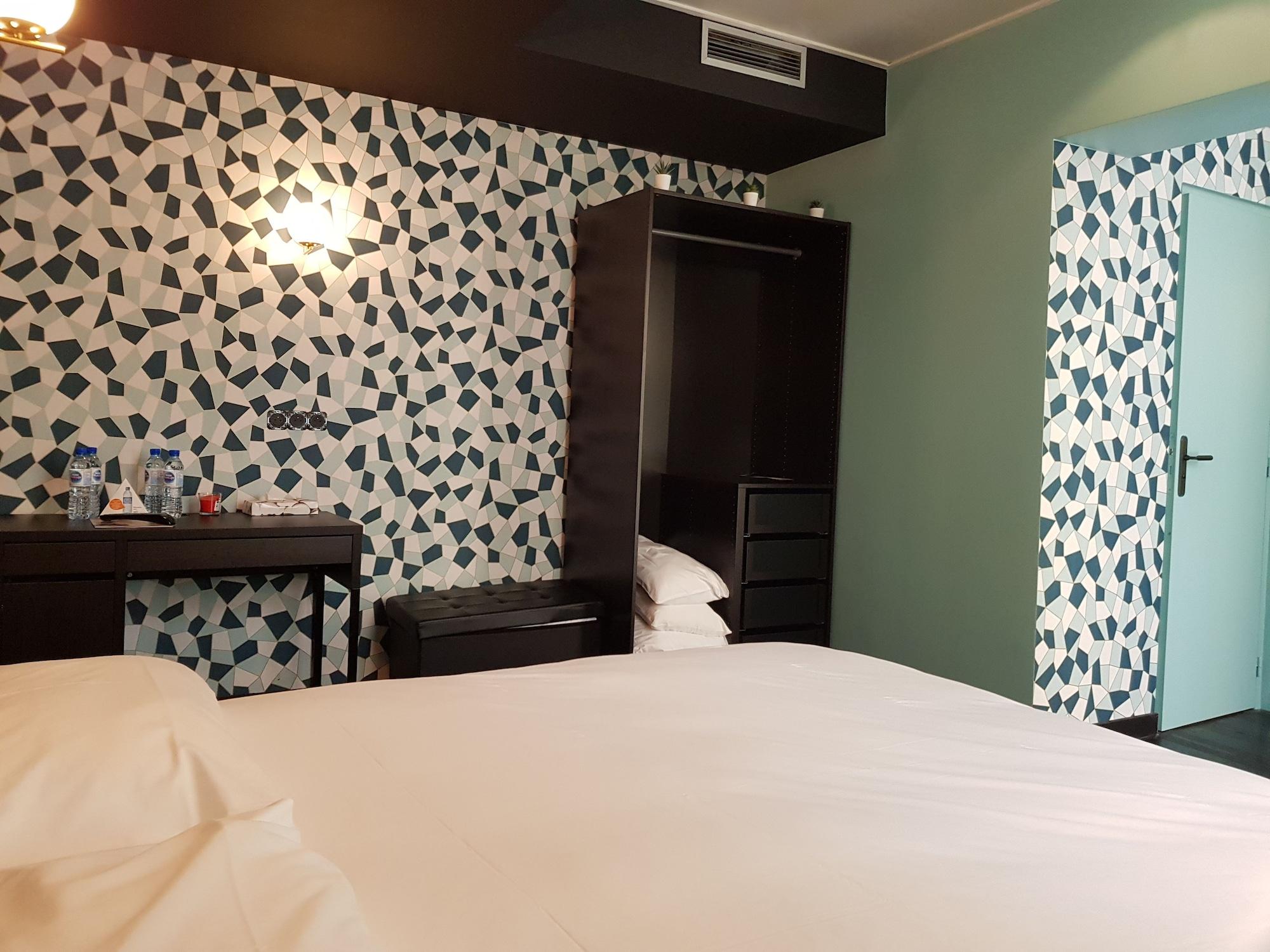 Brit Hotel Aux Sacres Reims, Centre Historique Luaran gambar