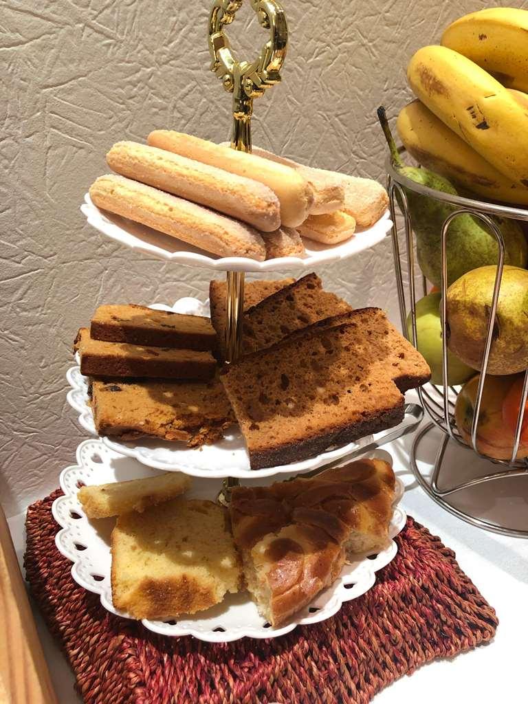 Brit Hotel Aux Sacres Reims, Centre Historique Restoran gambar