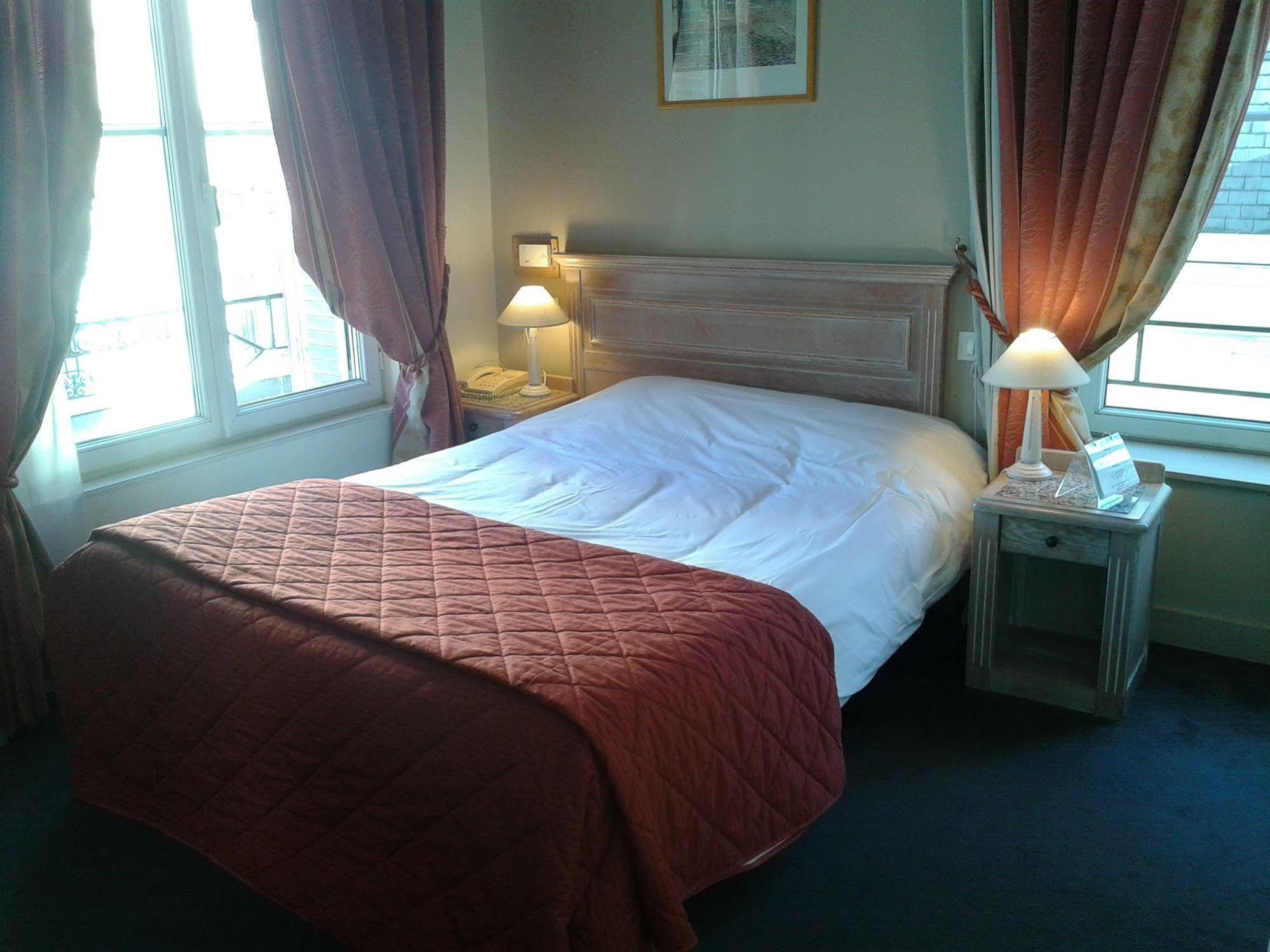 Brit Hotel Aux Sacres Reims, Centre Historique Luaran gambar