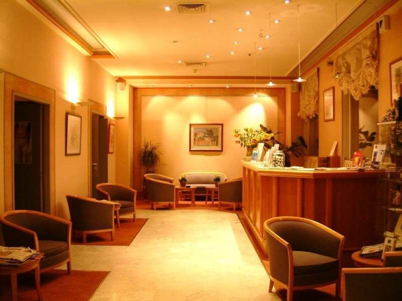 Brit Hotel Aux Sacres Reims, Centre Historique Dalaman gambar